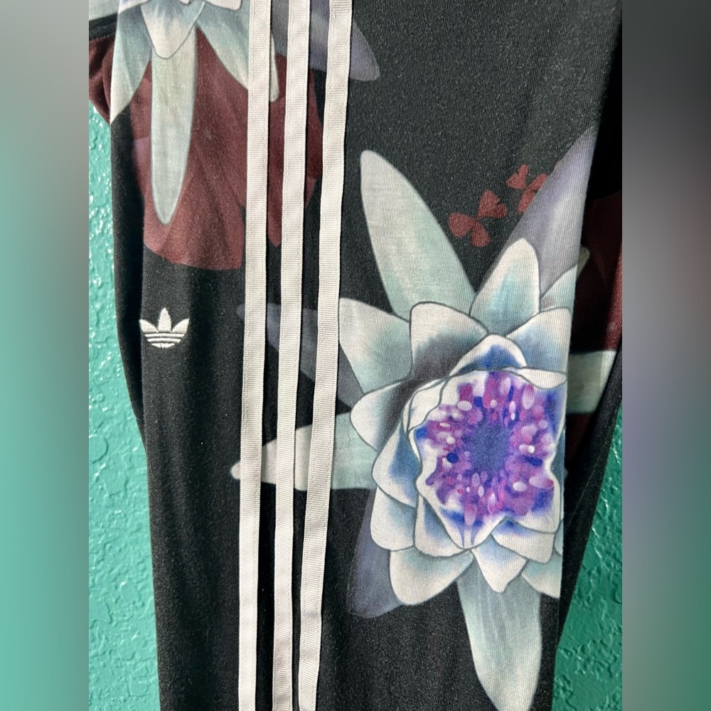 👑✅PRICE FIRM✅ RARE🔥Adidas Lotus Leggings - Picture 3 of 15
